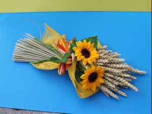 mazzolino di spighe con girasoli
